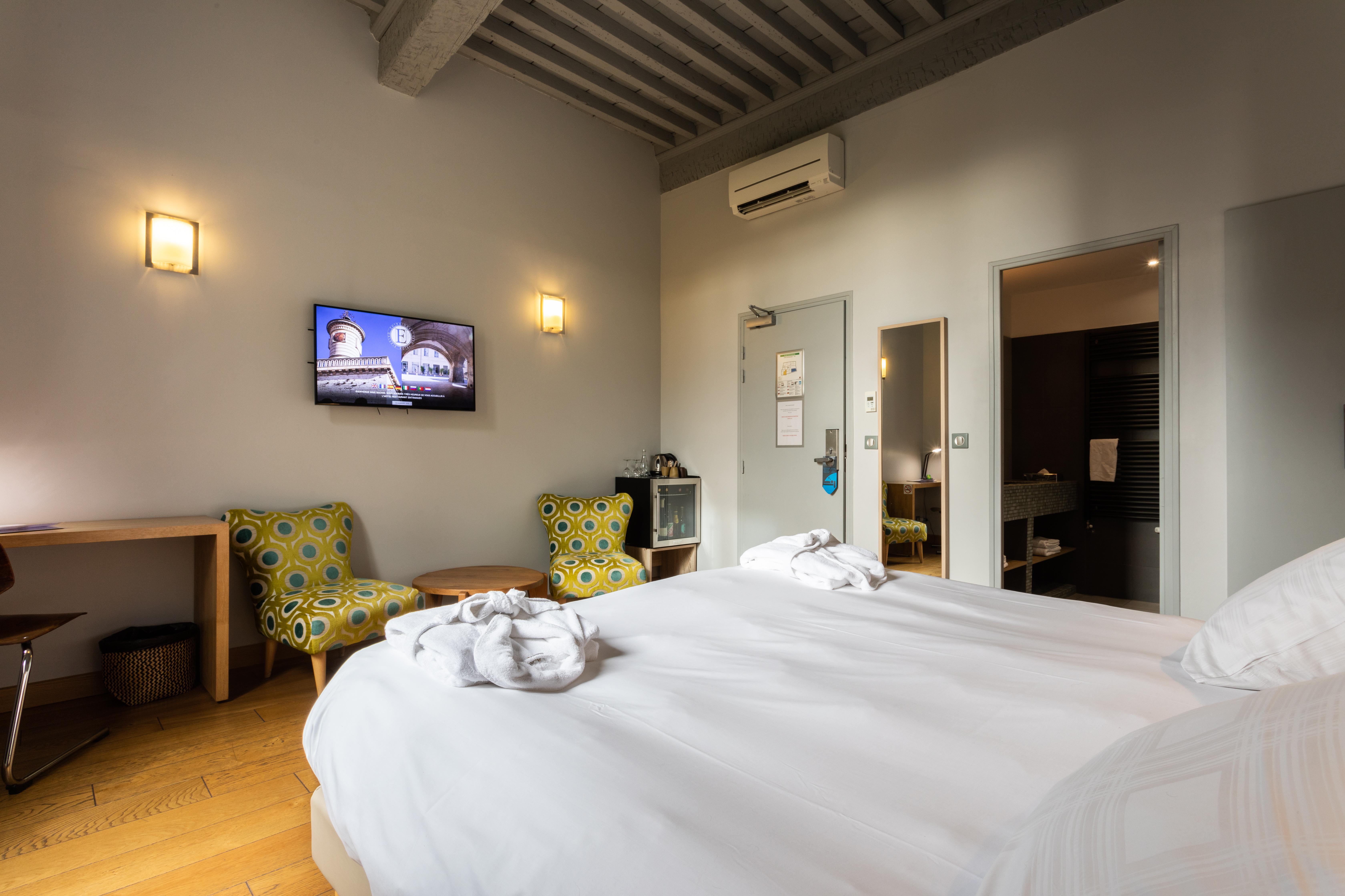 Boutique Hotel Entraigues Юзес Экстерьер фото