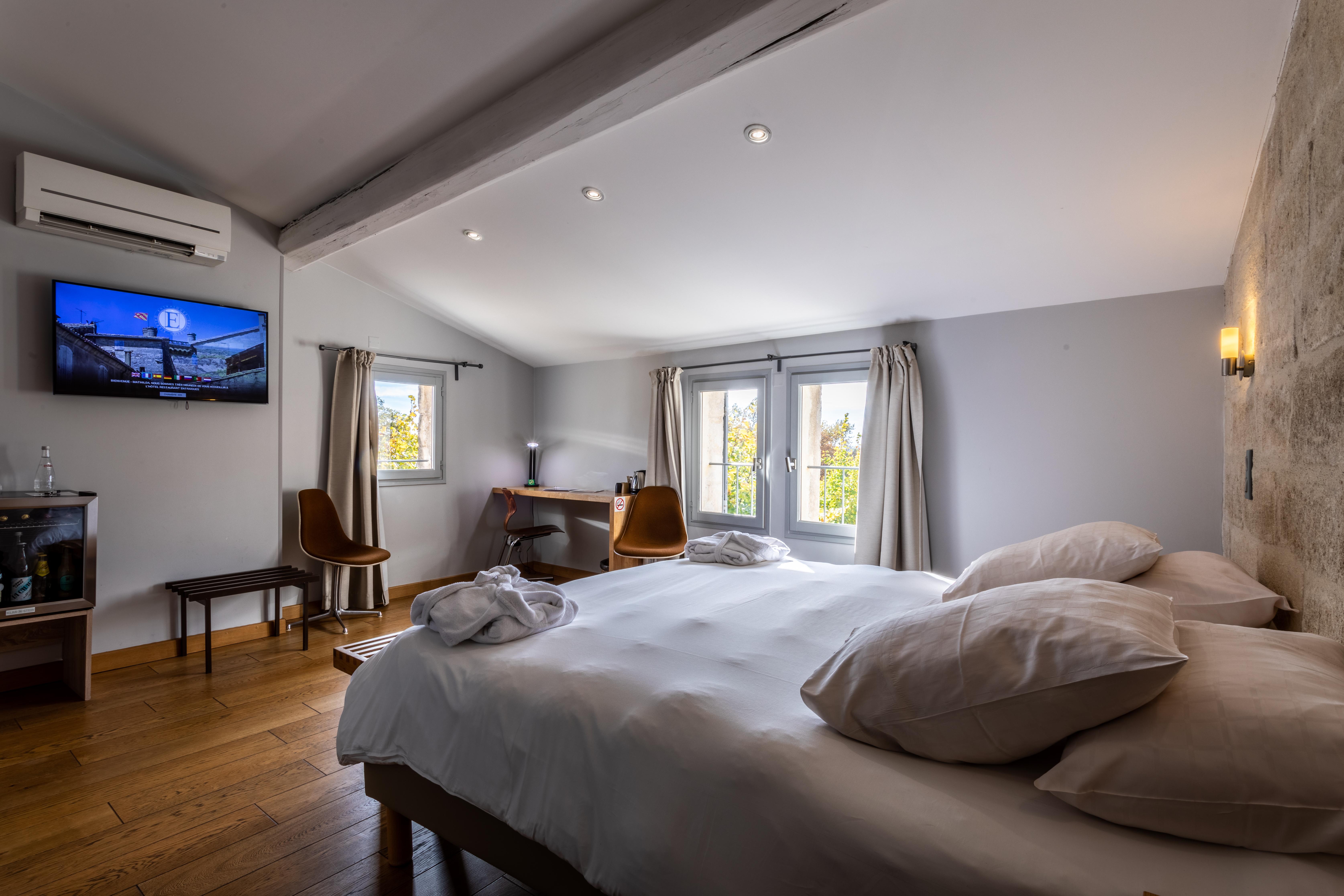 Boutique Hotel Entraigues Юзес Экстерьер фото