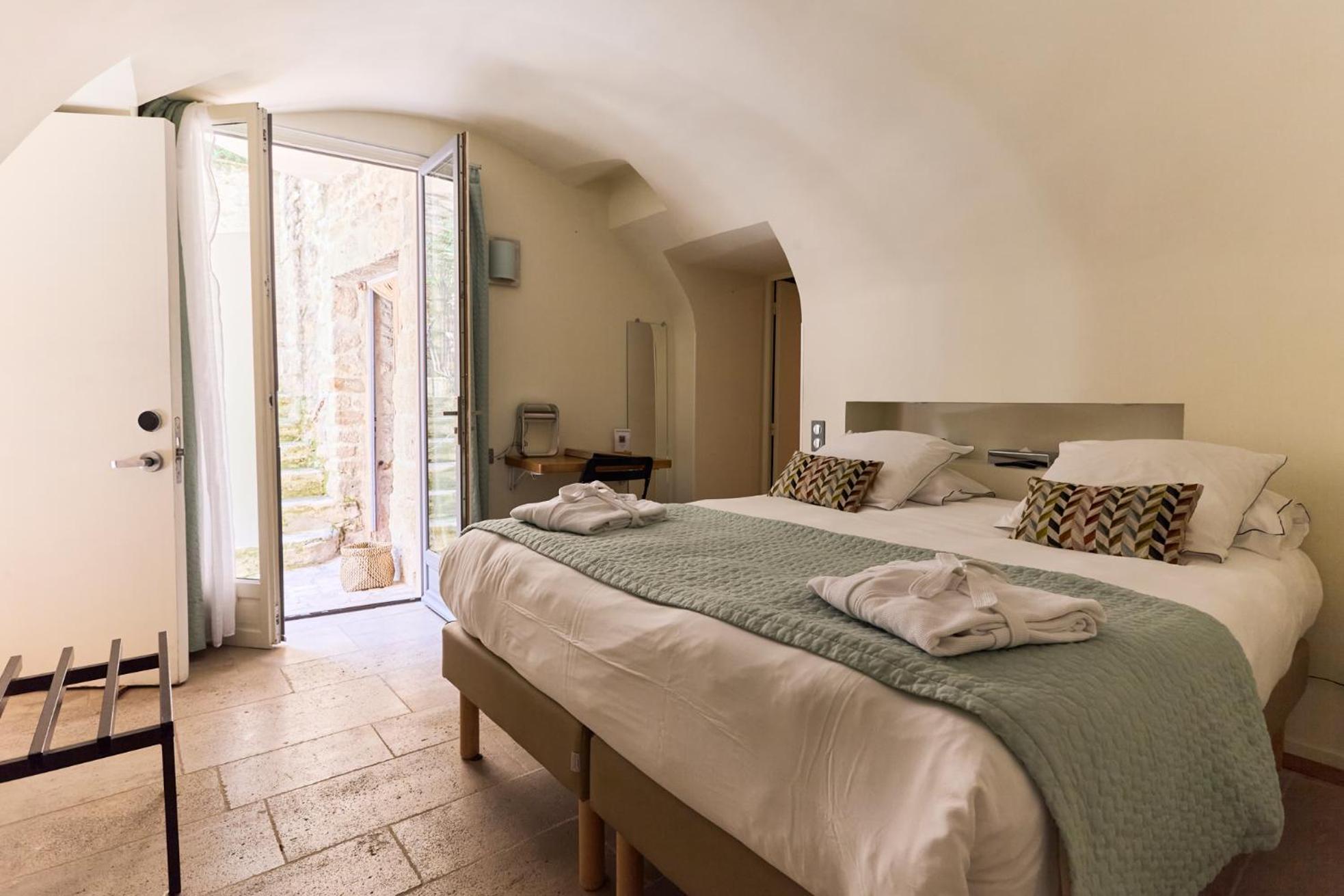 Boutique Hotel Entraigues Юзес Экстерьер фото