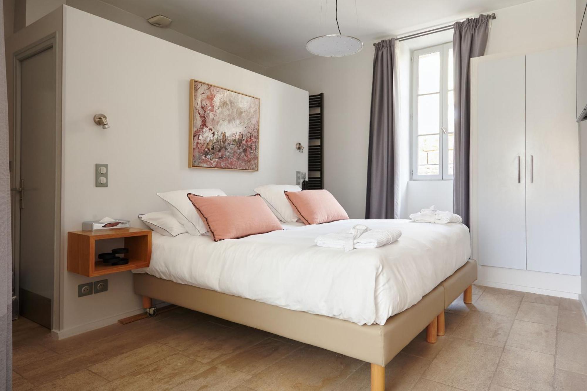 Boutique Hotel Entraigues Юзес Экстерьер фото